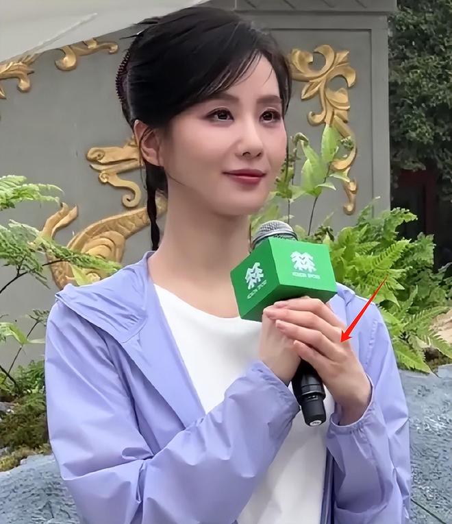 吴奇隆录节目仍戴着婚戒，刘诗诗早已摘掉，两人不官宣原因疑曝光