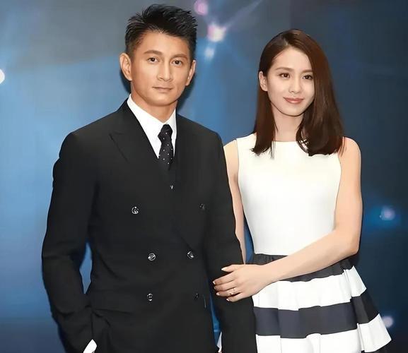 吴奇隆刘诗诗车库合体秀恩爱，3次起诉造谣者，越是真夫妻越低调