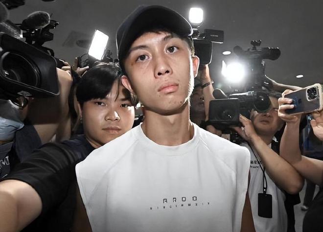 狄莺儿子孙安佐疑似嗑药失控：穿拖鞋精神涣散，在街头行为异常