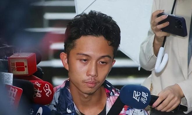 狄莺儿子孙安佐疑似嗑药失控：穿拖鞋精神涣散，在街头行为异常