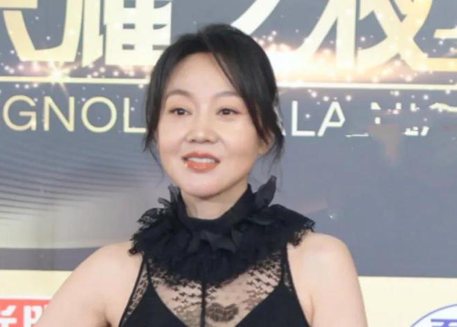 刘亦菲怼脸拍瘦了！出席白玉兰奖提名晚宴神态自信，和宋佳争视后
