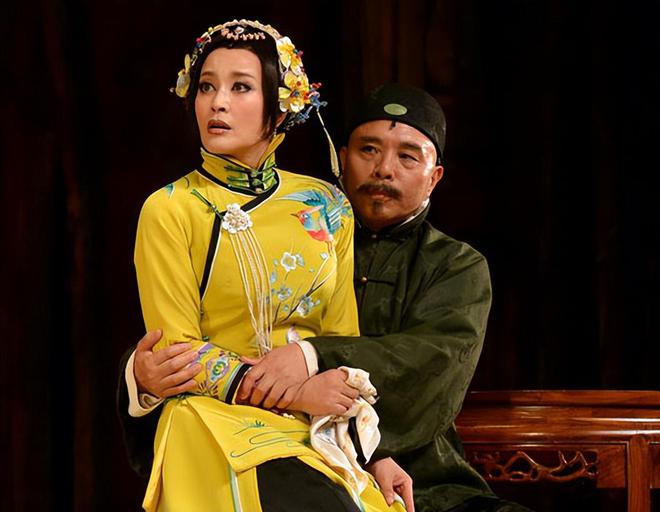 刘晓庆税务风波后续来了：多场话剧演出被取消，海外露面状态不佳
