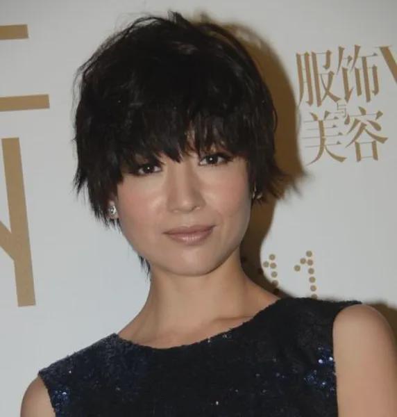 离婚13年，狂捞上亿，董洁的面相彻底变了