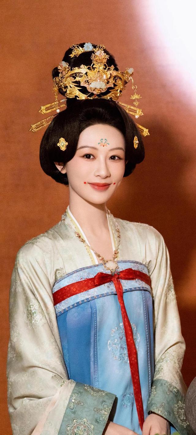 白玉兰奖赢面分析：刘亦菲作品占优，杨紫年龄小，马伊琍胜在演技