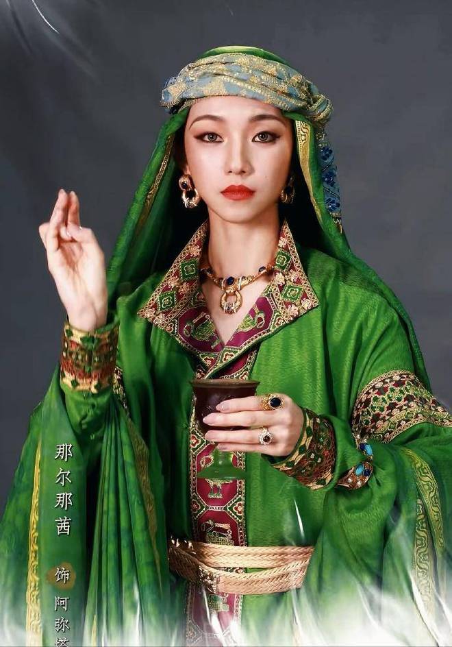 那尔那茜风波再起？江苏台撤档新剧，央视删她名字，镖人被迫换角