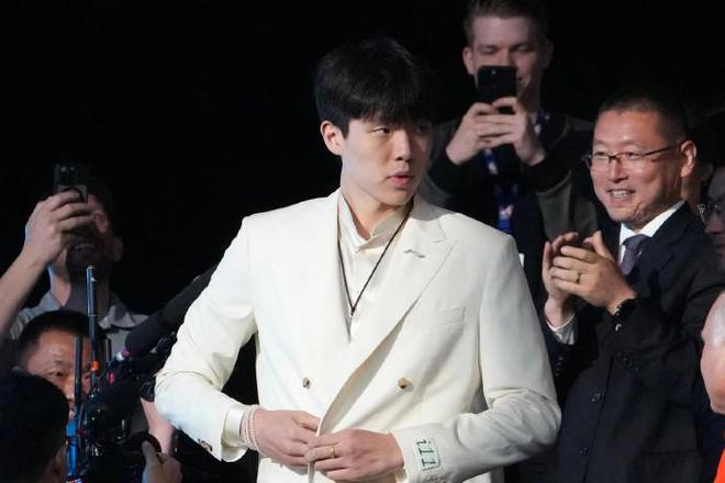 杨瀚森谈喜欢的歌手：邓紫棋、薛之谦等，最想和JonyJ互动