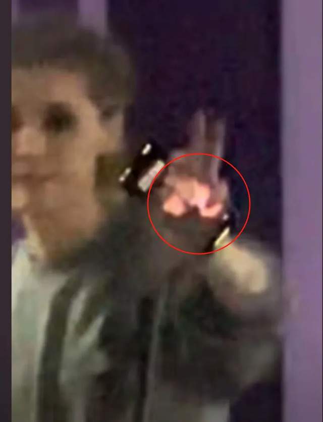 鹿晗关晓彤未分手？男方疑秀手机屏保合影，女方回CP应援词显暧昧