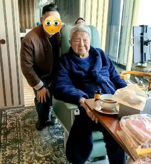 蔡澜离世，享年83岁，生前最后露面照显憔悴，遗体已火化完毕