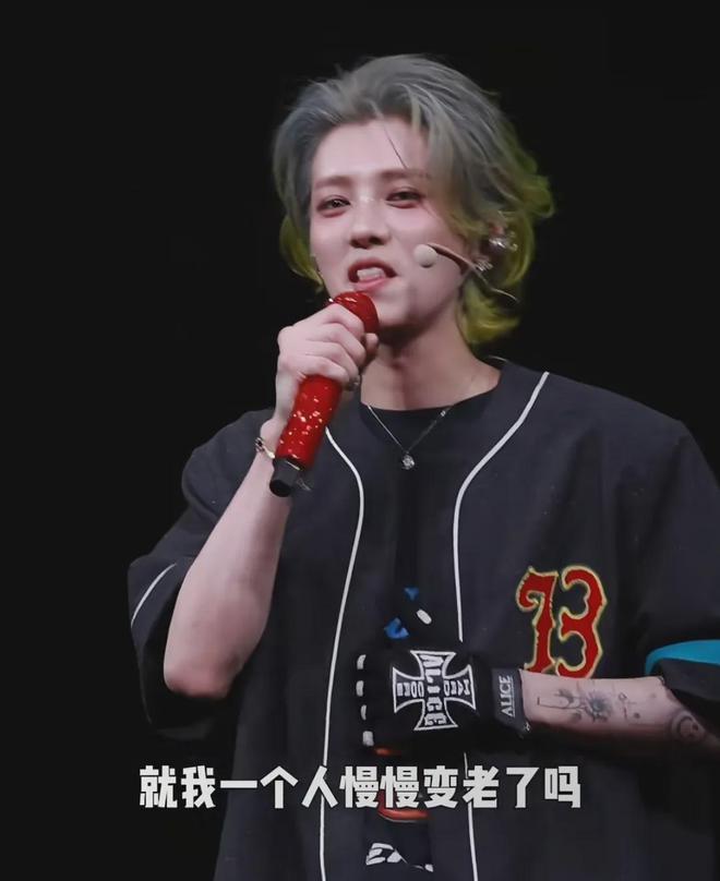 关晓彤分手之后状态好转，不再泡吧喝酒人都消肿了，鹿晗追不上了