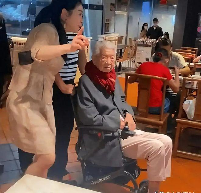 蔡澜无儿无女18亿遗产怎么分？助理霸气回怼，讽刺网友是八公八婆