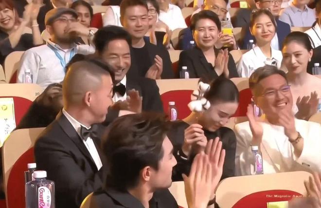 宋佳得白玉兰奖，闫妮送棉花庆贺？女演员惺惺相惜，好暖啊！