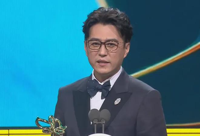 白玉兰奖颁奖礼名场面！杨紫陪跑笑不出来，宋佳关晓彤现场落泪