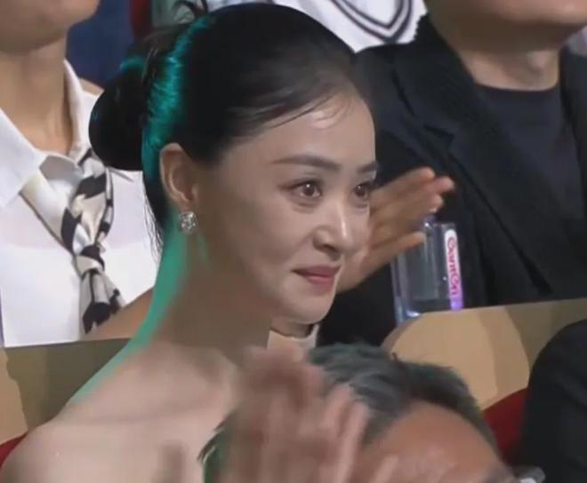 白玉兰奖颁奖礼名场面！杨紫陪跑笑不出来，宋佳关晓彤现场落泪