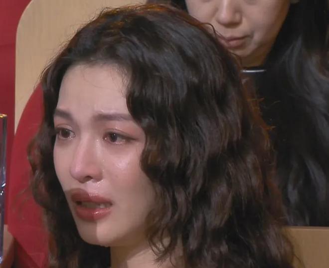 白玉兰奖颁奖礼名场面！杨紫陪跑笑不出来，宋佳关晓彤现场落泪