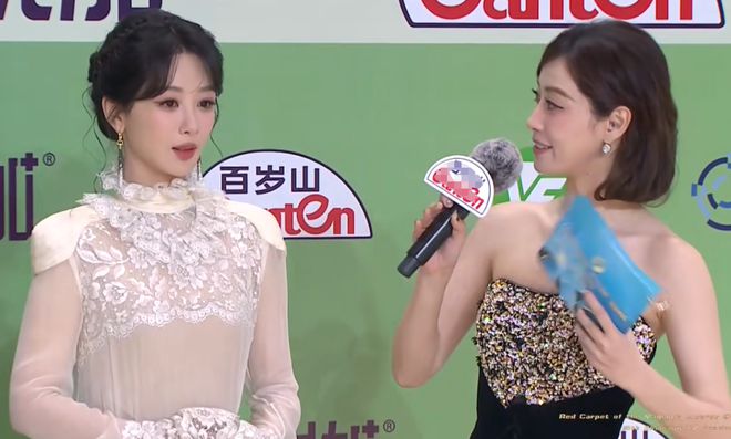 白玉兰奖红毯生图太精彩，无滤镜暴露明星真实状态，杨紫妆太浓了