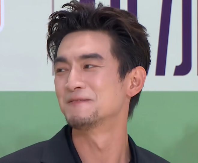 白玉兰奖红毯生图太精彩，无滤镜暴露明星真实状态，杨紫妆太浓了
