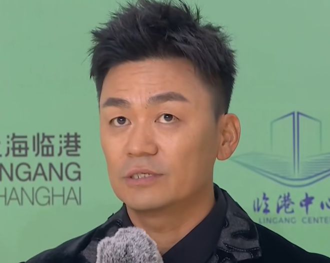 白玉兰奖红毯生图太精彩，无滤镜暴露明星真实状态，杨紫妆太浓了