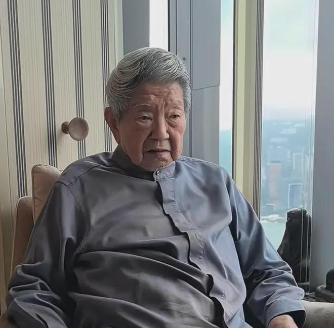 蔡澜潇洒一生，自曝曾有过60多位女友，墓志铭想刻三个字：我活过