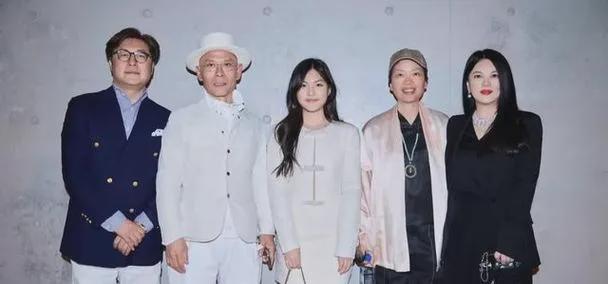 15岁的王诗龄也太绝了吧！C位气场直接碾压爸妈王岳伦李湘