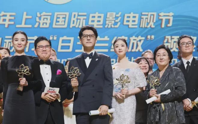 刘亦菲缺席风波升级！业内纷纷发声内涵，老师20年前就给过她忠告