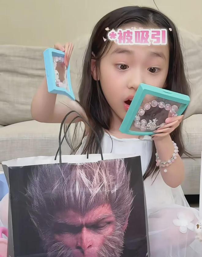 董璇女儿礼物开箱惹争议，表达太成熟，高云翔再婚后对待一胎敷衍