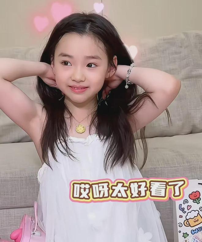 董璇女儿礼物开箱惹争议，表达太成熟，高云翔再婚后对待一胎敷衍