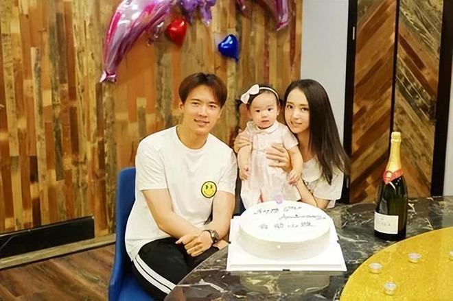 董璇女儿礼物开箱惹争议，表达太成熟，高云翔再婚后对待一胎敷衍