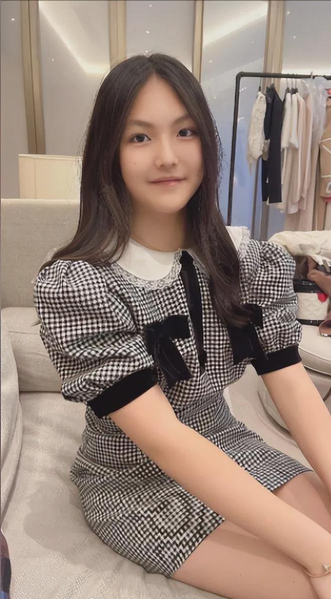 15岁的王诗龄也太绝了吧！C位气场直接碾压爸妈王岳伦李湘