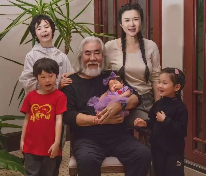 前妻炮轰张纪中勒索30万！男方领离婚证前，向杜星霖转赠美国房产