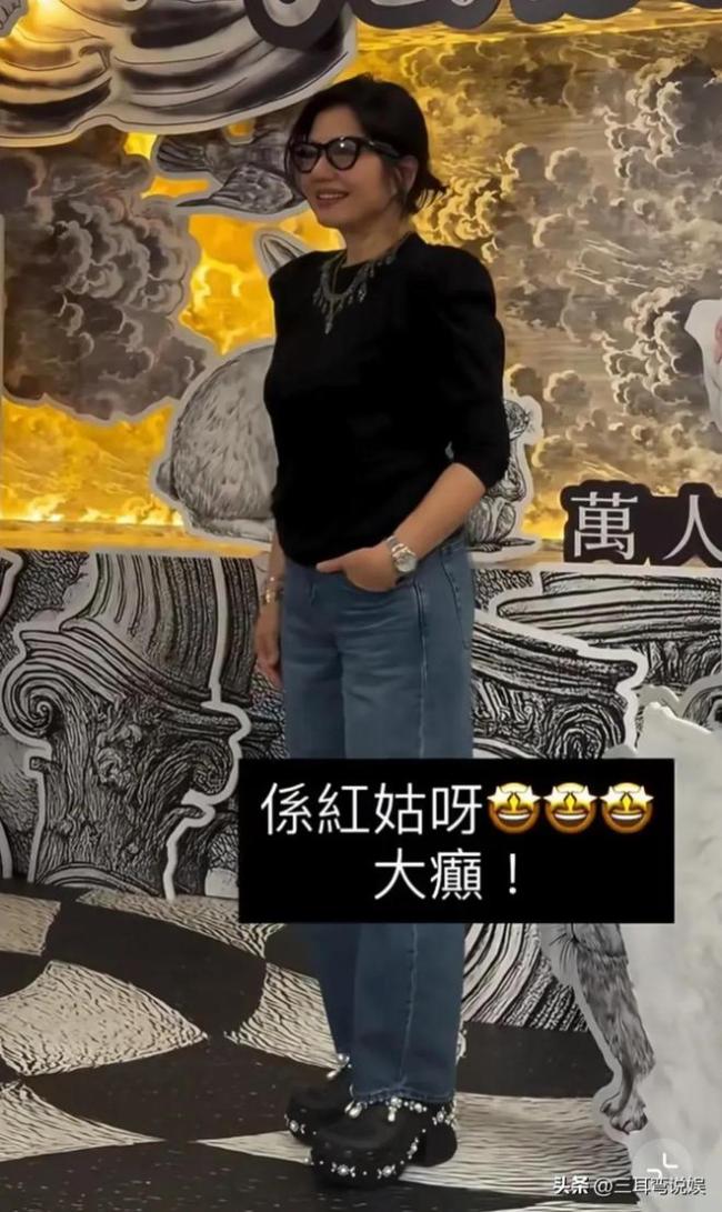 钟楚红现身陈慧琳香港演唱会 优雅气质再成焦点