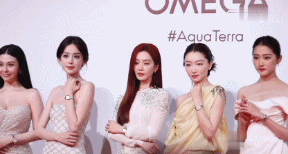 六大女星同框比美！身材越好越抢眼，关晓彤不及娜扎输在没锁骨