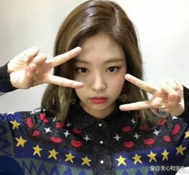 Jennie纯欲的神 独特气质与时尚表现力