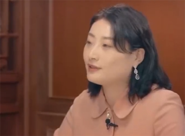 冯唐说宗馥莉把孙子兵法用到极致 藏露智慧展现