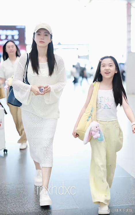 董璇官宣再婚后首现身