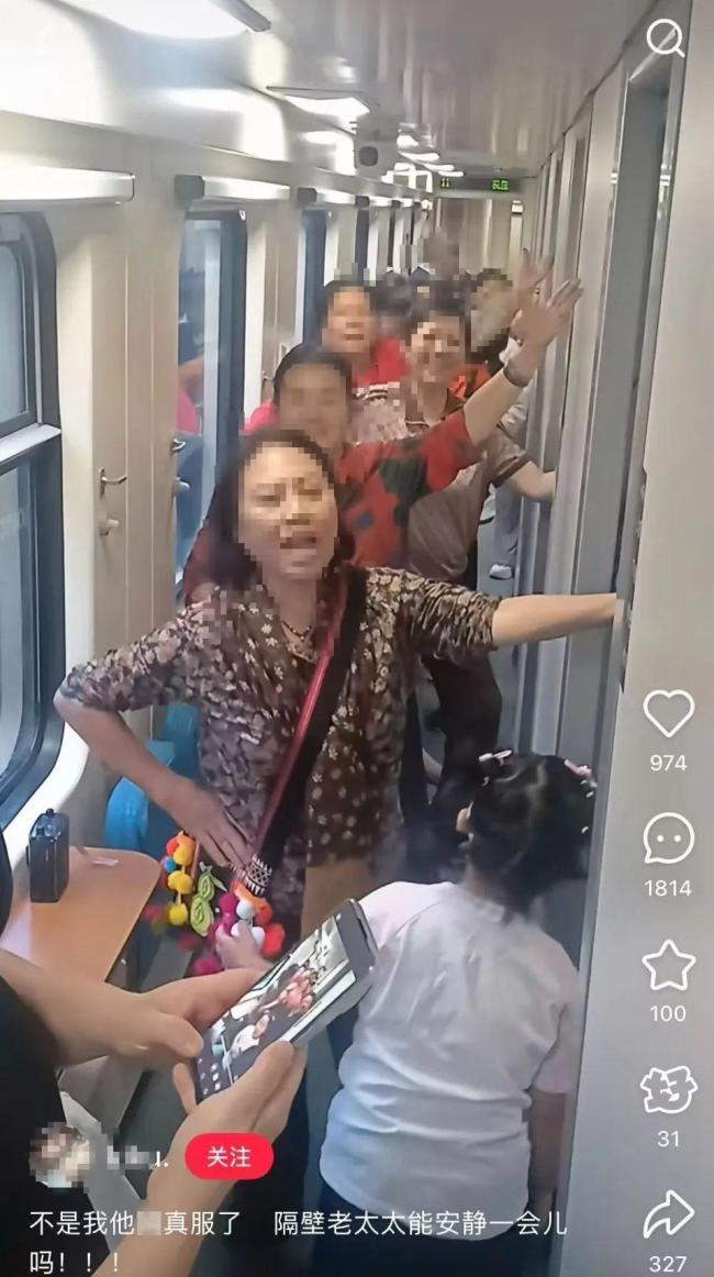 12306回应卧铺车厢里跳广场舞