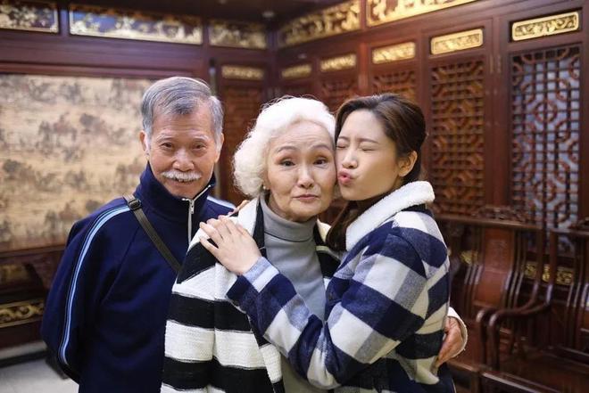 77岁女星雪妮去世，将与丈夫一同举行丧礼，夫妻最后露面照曝光