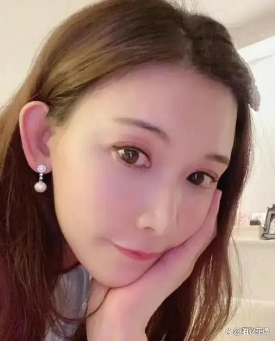 林志玲24小时带娃上热搜，日本老公隐形，是没苦硬吃还是母爱无敌