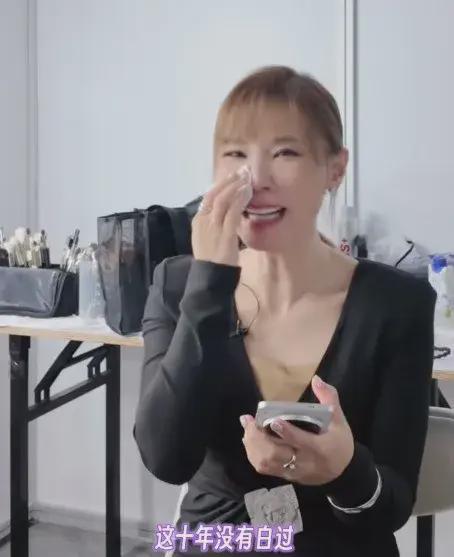 这才是歌手，一开口震撼全网，网友：别卖房子了，回来继续唱吧