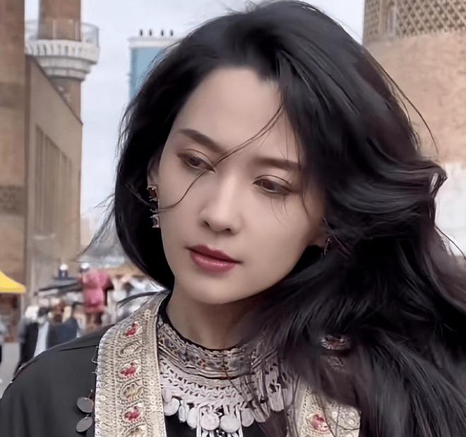 汪峰女友自嘲是“汪峰历代女友中最差”，才明白当初宁静说的没错