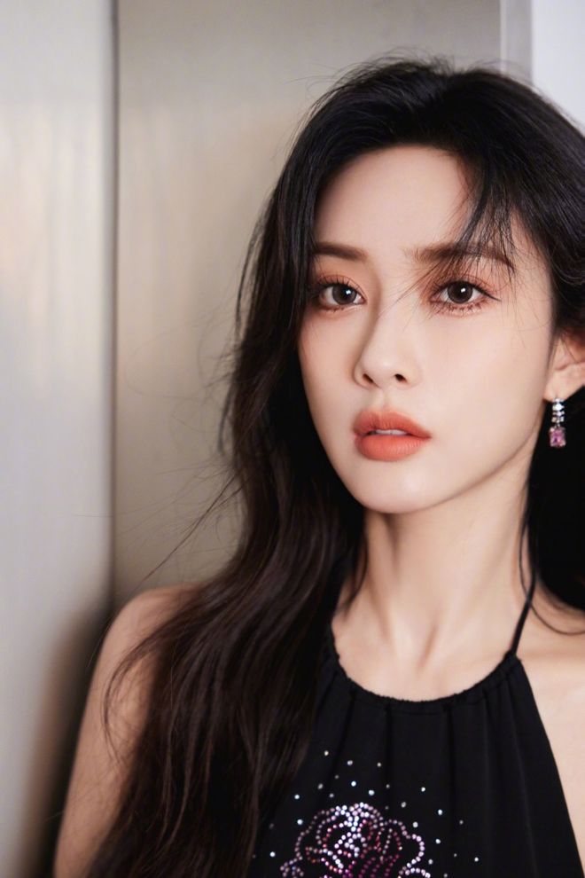 吴亦凡集资探监？张子枫又谈恋爱了？孟子义高温卖惨？孙菲菲被王阳背刺？作妖老板被平台踹了？