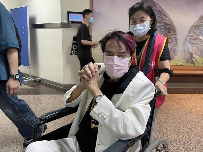 92岁歌王因肺炎感染后离世，遗憾无法见妹妹最后一面