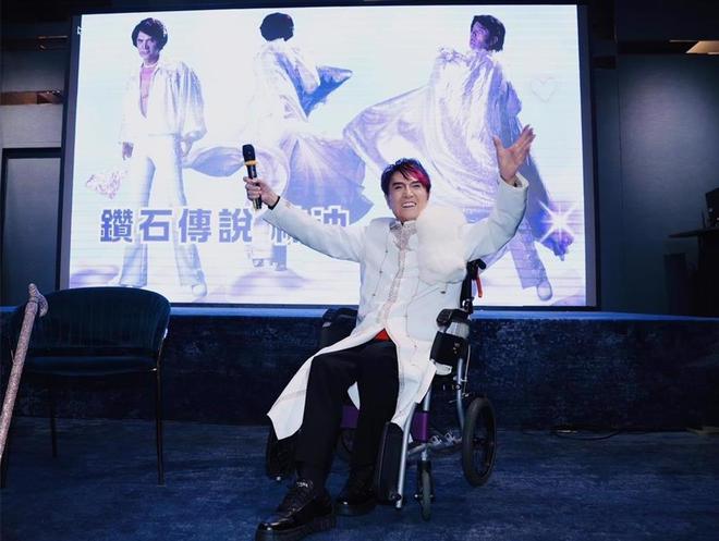92岁歌王因肺炎感染后离世，遗憾无法见妹妹最后一面