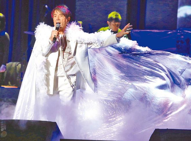 92岁歌王因肺炎感染后离世，遗憾无法见妹妹最后一面