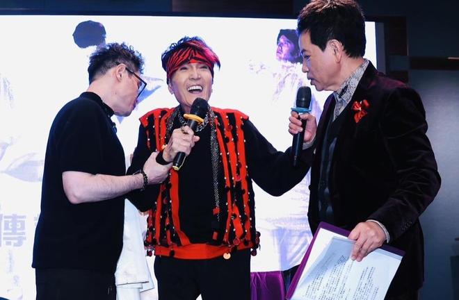 92岁歌王因肺炎感染后离世，遗憾无法见妹妹最后一面