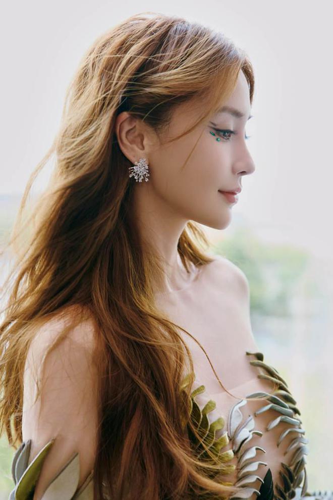 Angelababy杀回巴黎时装周：好生的图，好美的人，一出手就是王炸