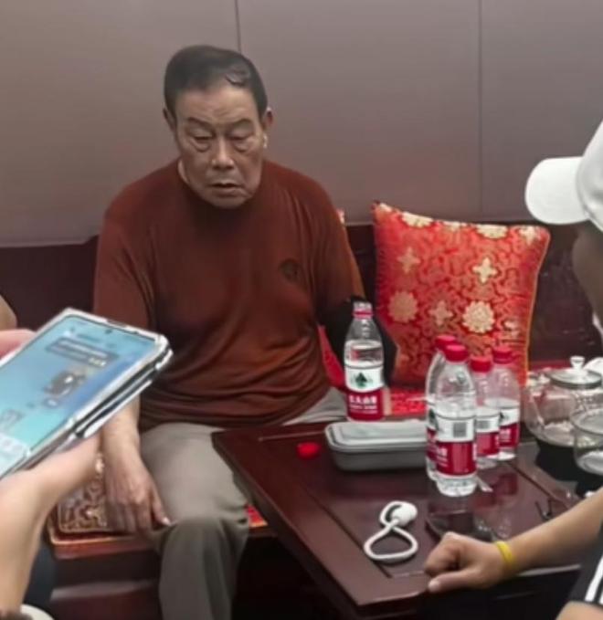 长子还原杨少华去世场景！头晕送医半路离世，杨议隐瞒细节惹争议