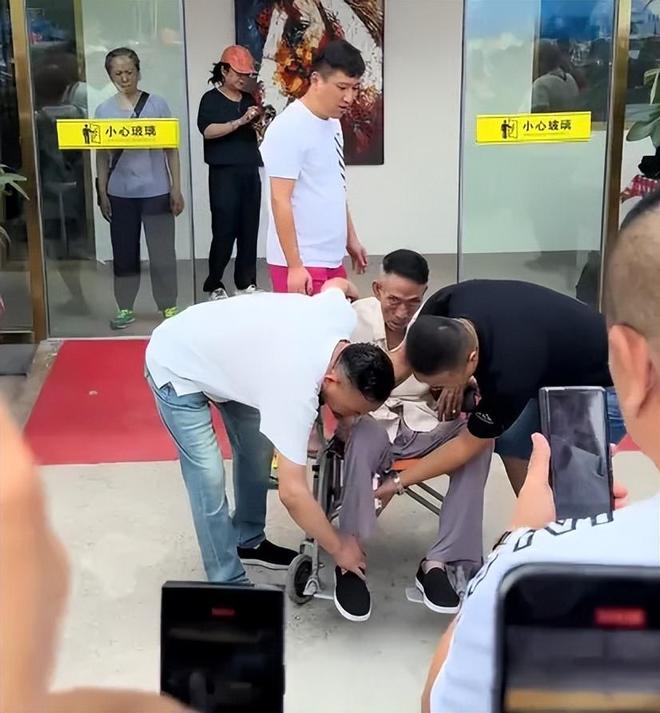 长子还原杨少华去世场景！头晕送医半路离世，杨议隐瞒细节惹争议