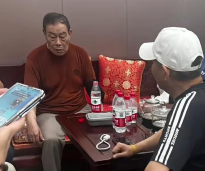 长子还原杨少华去世场景！头晕送医半路离世，杨议隐瞒细节惹争议