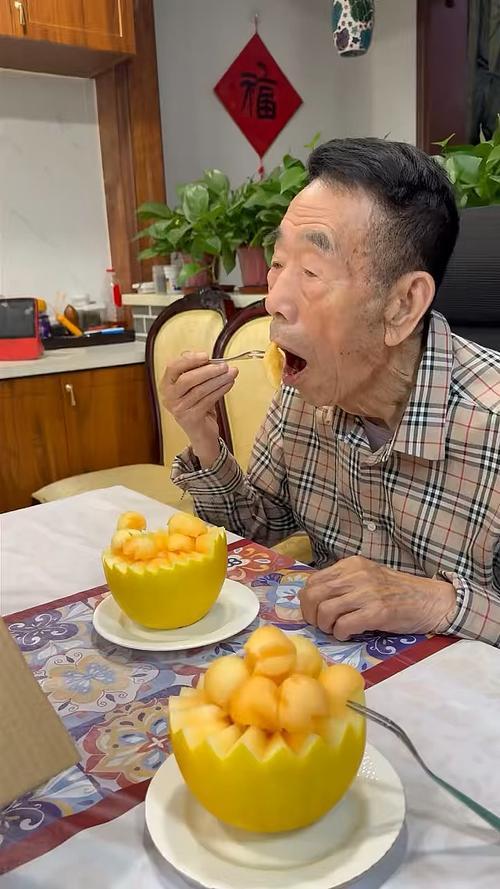 杨少华账号删带货视频，曾幽默回应百亿资产，李金斗夸四个娃孝顺