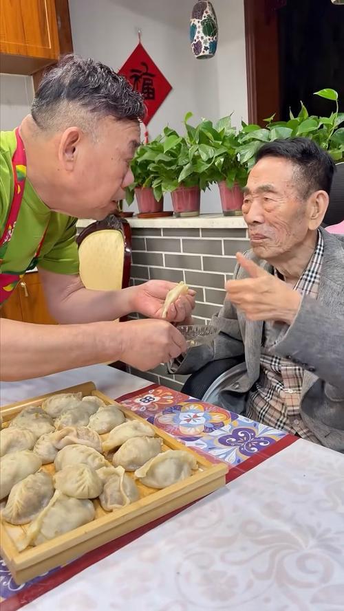 杨少华账号删带货视频，曾幽默回应百亿资产，李金斗夸四个娃孝顺